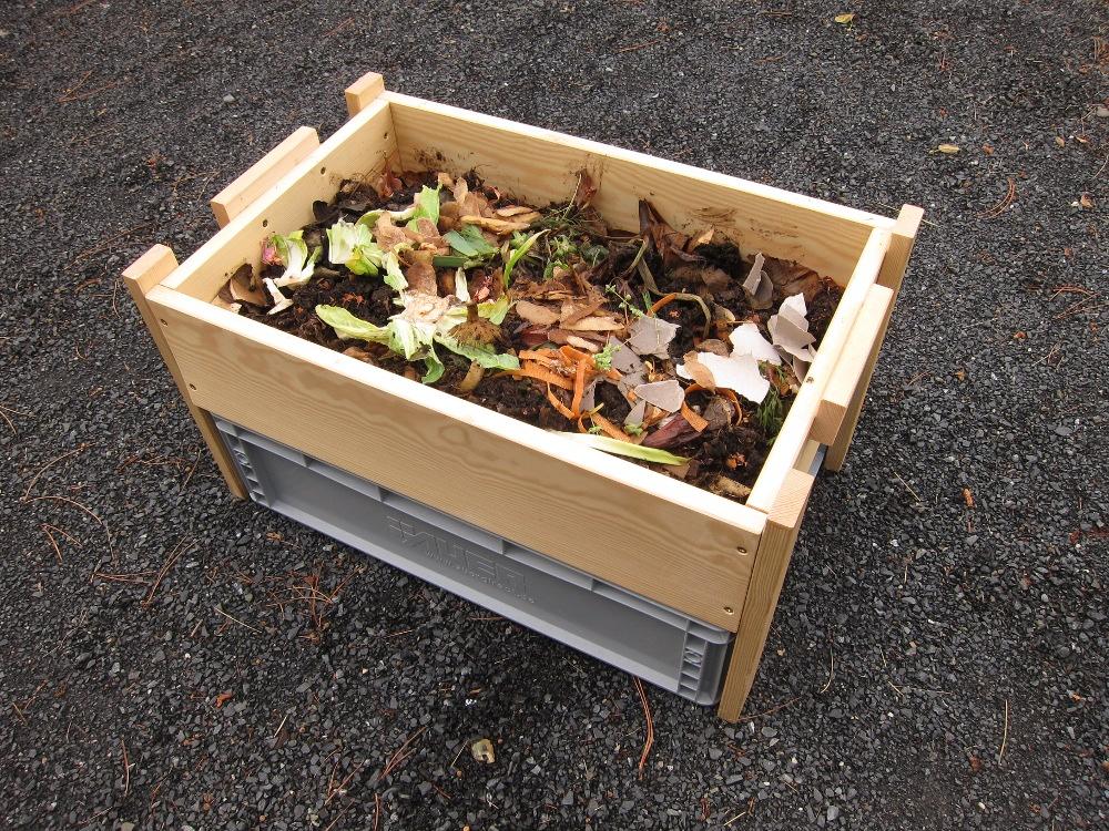 dřevěný vermikompostér