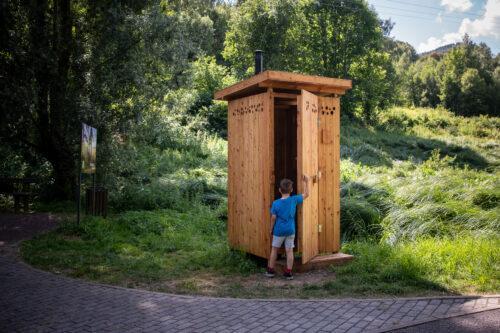 toaletni budka s kompostovací toaletou